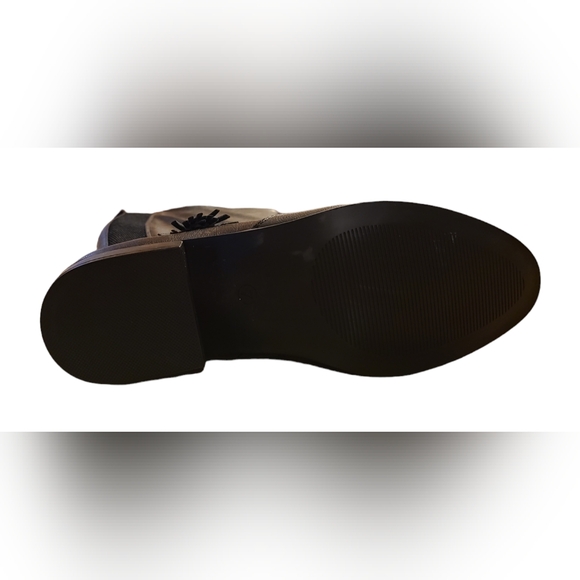 NWOB Ccomfort size 7 black boots - Picture 10 of 16